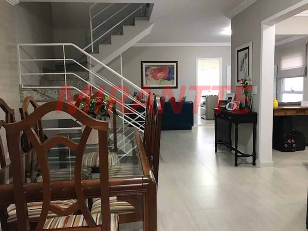 Cond. fechado de 260m² com 3 quartos em Santa Teresinha