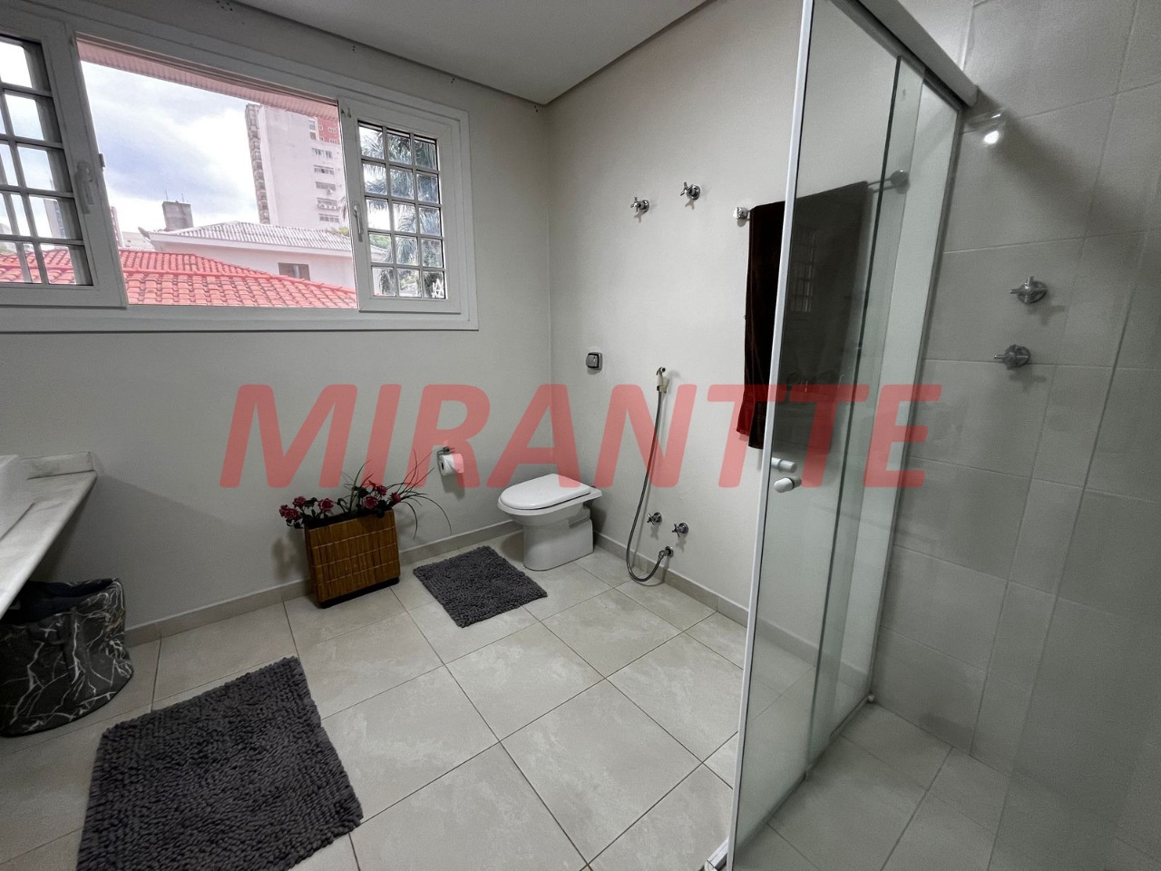 Cond. fechado de 450m² com 4 quartos em Santana