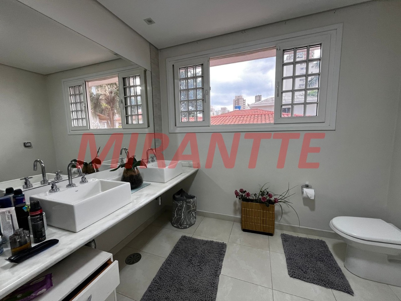 Cond. fechado de 450m² com 4 quartos em Santana