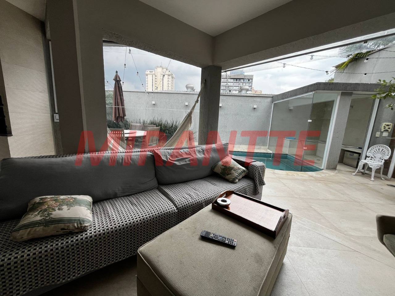 Cond. fechado de 450m² com 4 quartos em Santana