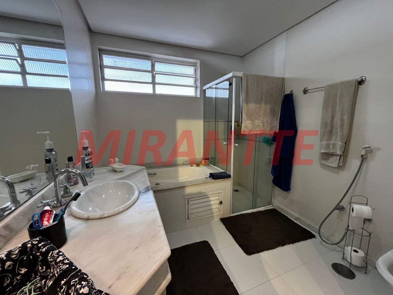 Cond. fechado de 450m² com 4 quartos em Santana