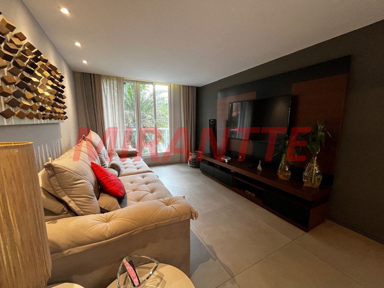Cond. fechado de 450m² com 4 quartos em Santana
