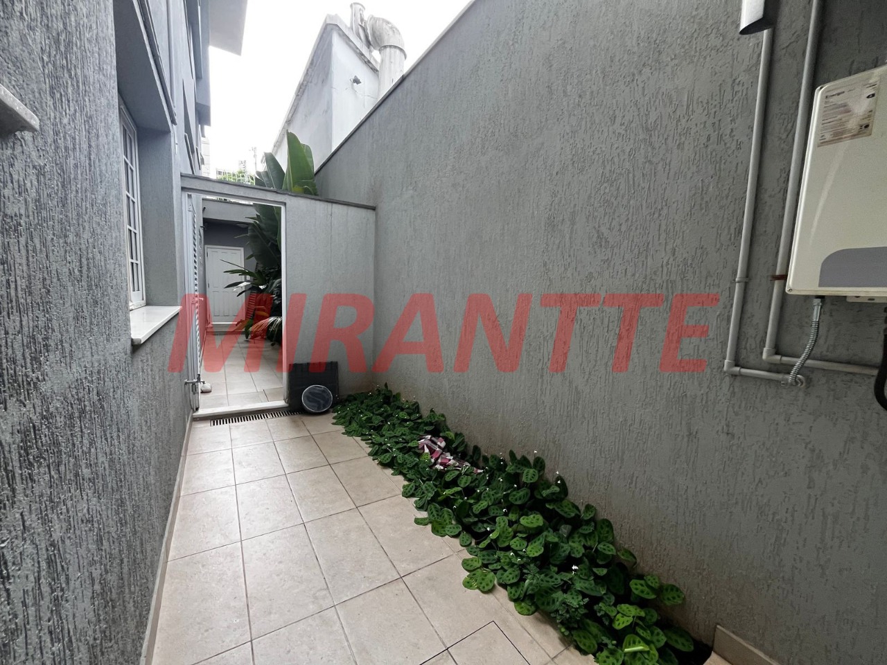 Cond. fechado de 450m² com 4 quartos em Santana