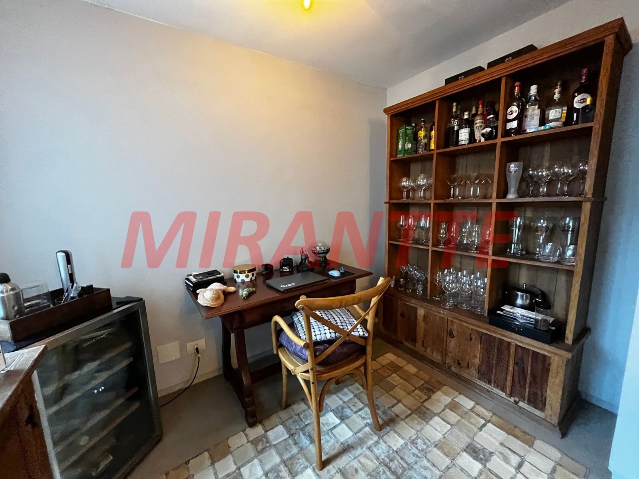 Cond. fechado de 450m² com 4 quartos em Santana