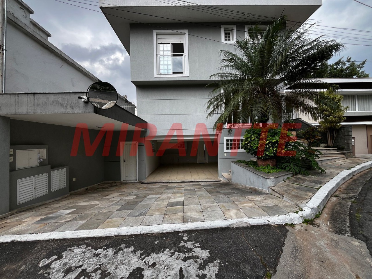 Cond. fechado de 450m² com 4 quartos em Santana