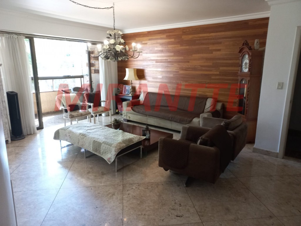 Apartamento de 190m² com 3 quartos em Água Fria