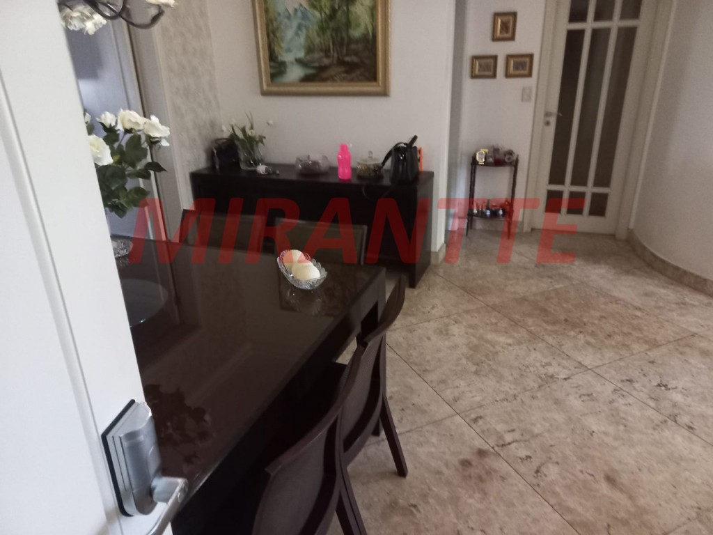 Apartamento de 190m² com 3 quartos em Água Fria