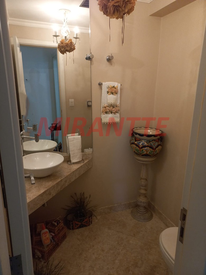 Apartamento de 190m² com 3 quartos em Água Fria