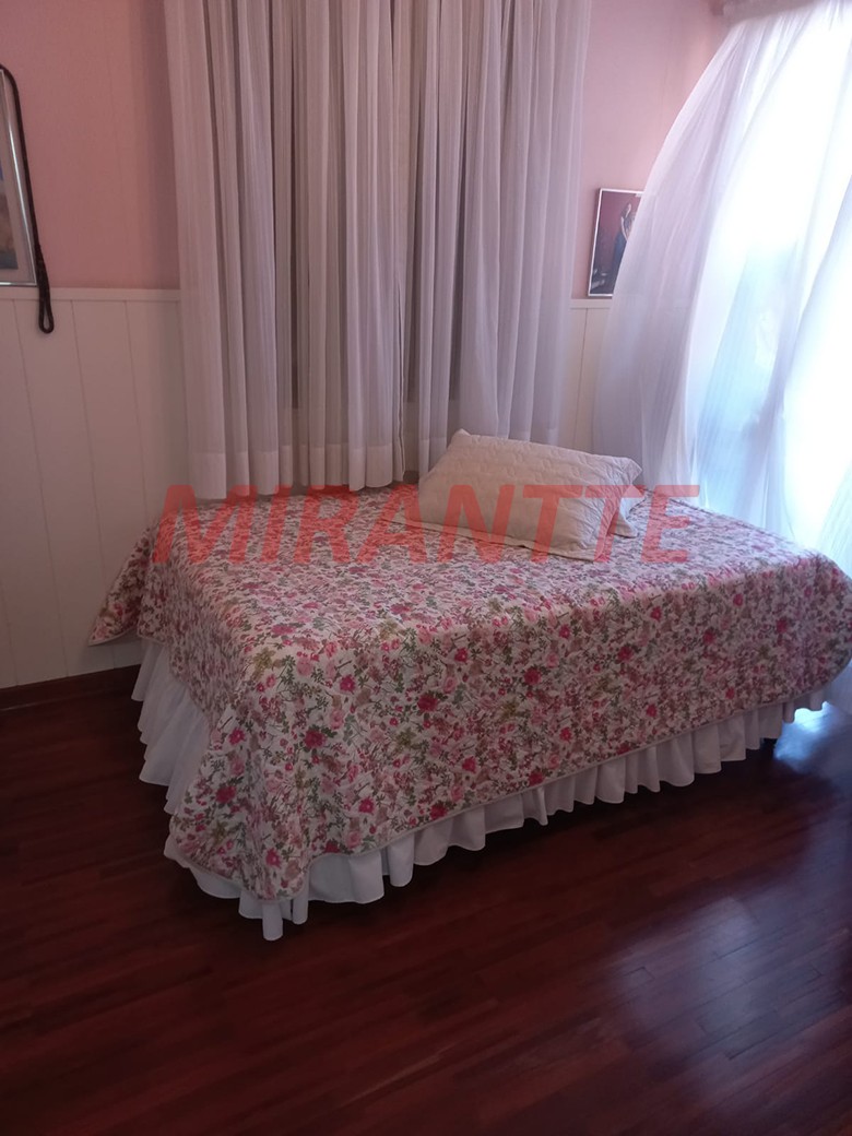 Apartamento de 190m² com 3 quartos em Água Fria