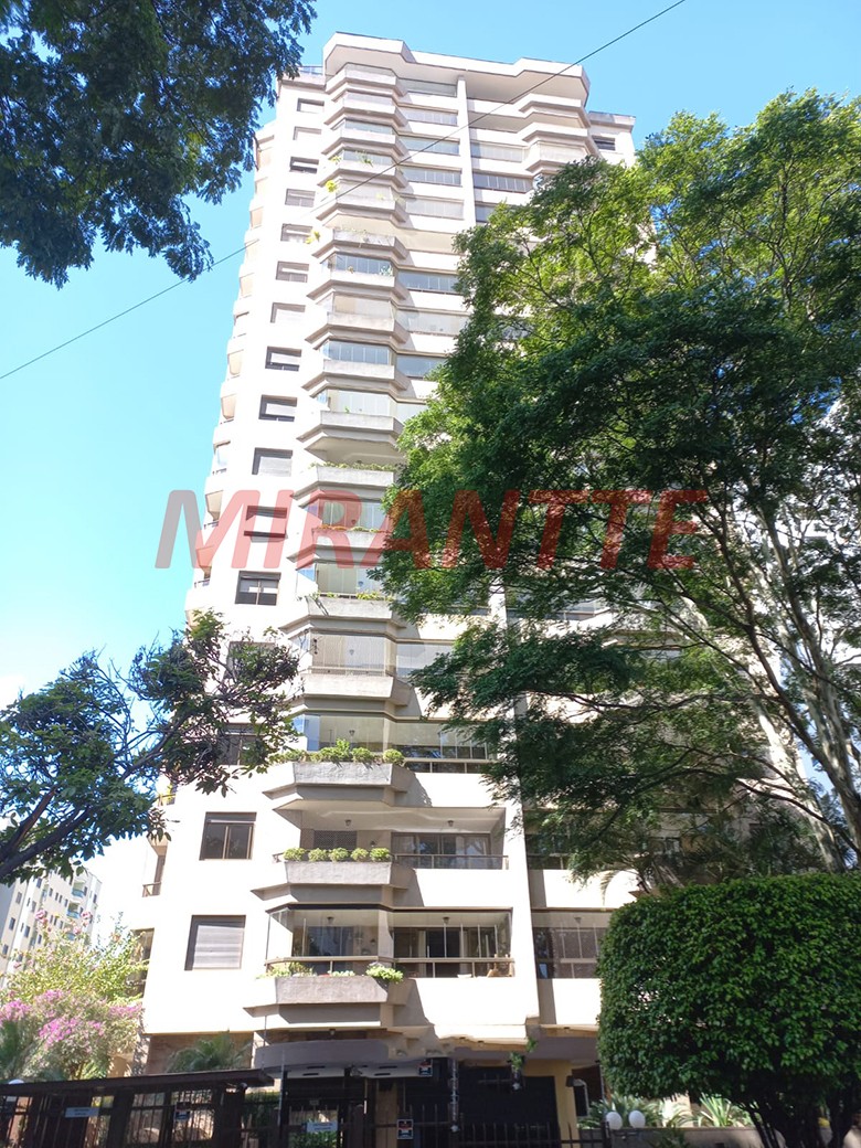 Apartamento de 190m² com 3 quartos em Água Fria