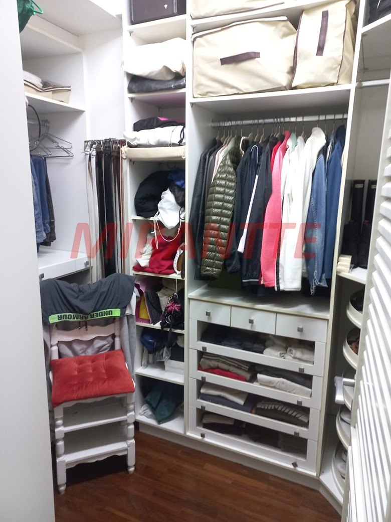 Apartamento de 190m² com 3 quartos em Água Fria