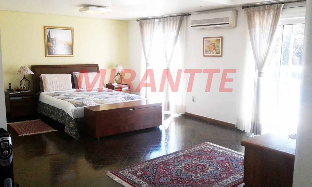 Sobrado de 720m² com 5 quartos em Serra da Cantareira