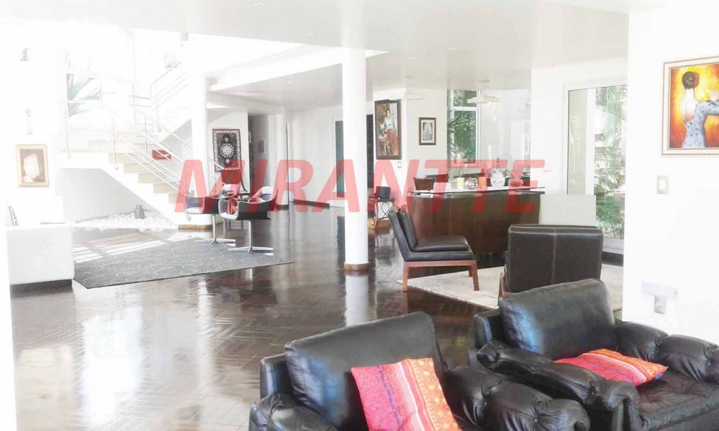 Sobrado de 720m² com 5 quartos em Serra da Cantareira
