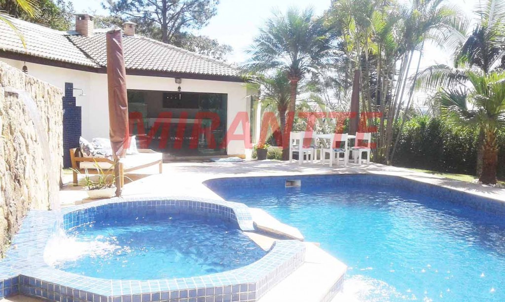 Sobrado de 720m² com 5 quartos em Serra da Cantareira