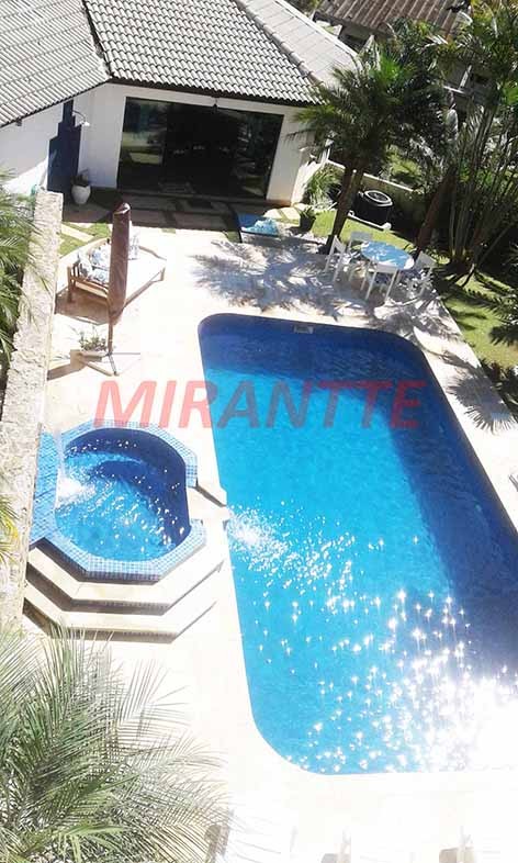 Sobrado de 720m² com 5 quartos em Serra da Cantareira