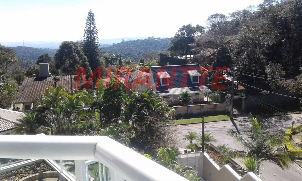 Sobrado de 720m² com 5 quartos em Serra da Cantareira