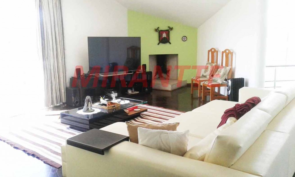 Sobrado de 720m² com 5 quartos em Serra da Cantareira
