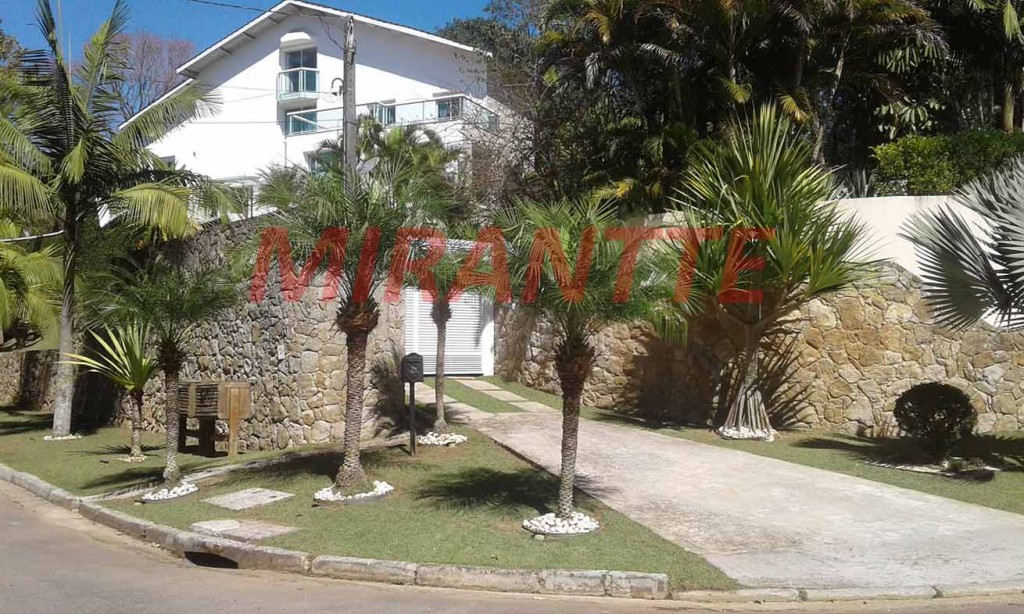 Sobrado de 720m² com 5 quartos em Serra da Cantareira