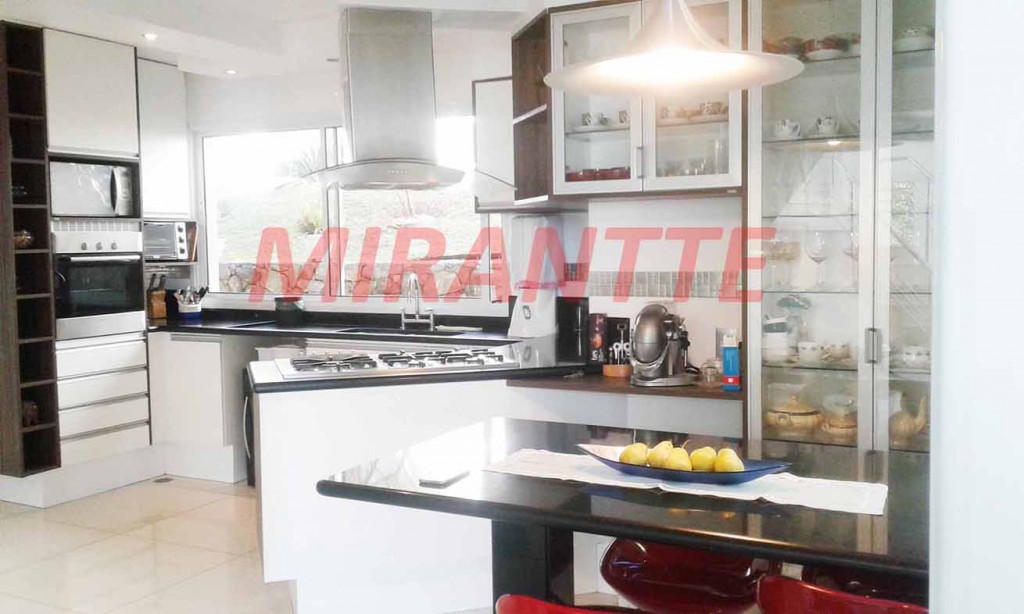 Sobrado de 720m² com 5 quartos em Serra da Cantareira