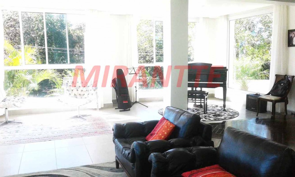 Sobrado de 720m² com 5 quartos em Serra da Cantareira