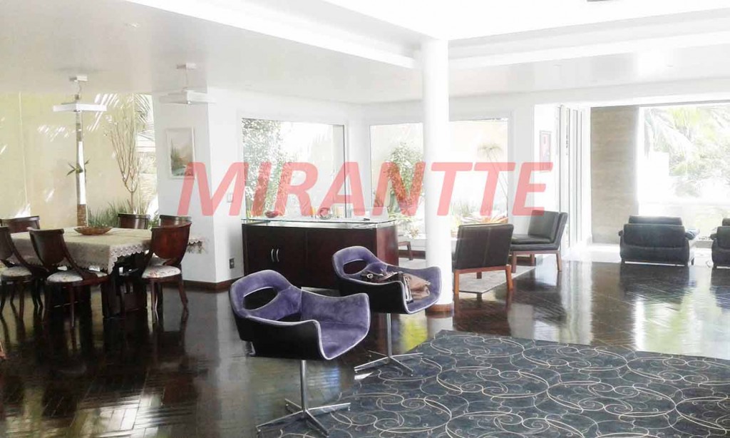 Sobrado de 720m² com 5 quartos em Serra da Cantareira