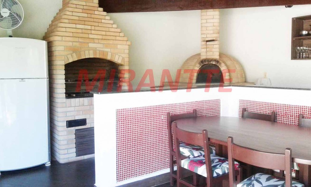 Sobrado de 720m² com 5 quartos em Serra da Cantareira