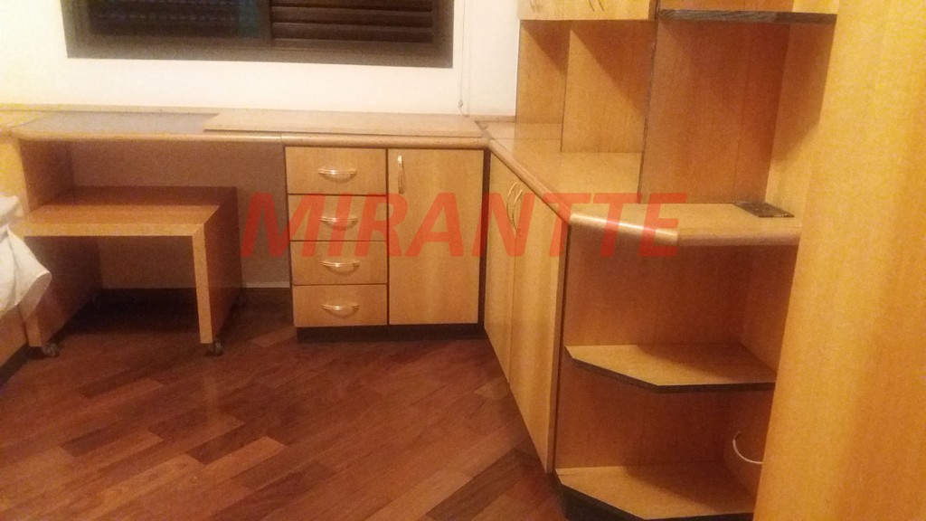 Apartamento de 245m² com 4 quartos em Água Fria