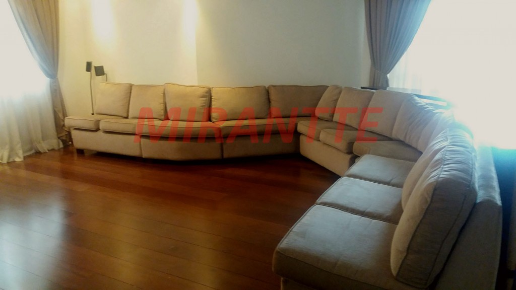 Apartamento de 245m² com 4 quartos em Água Fria