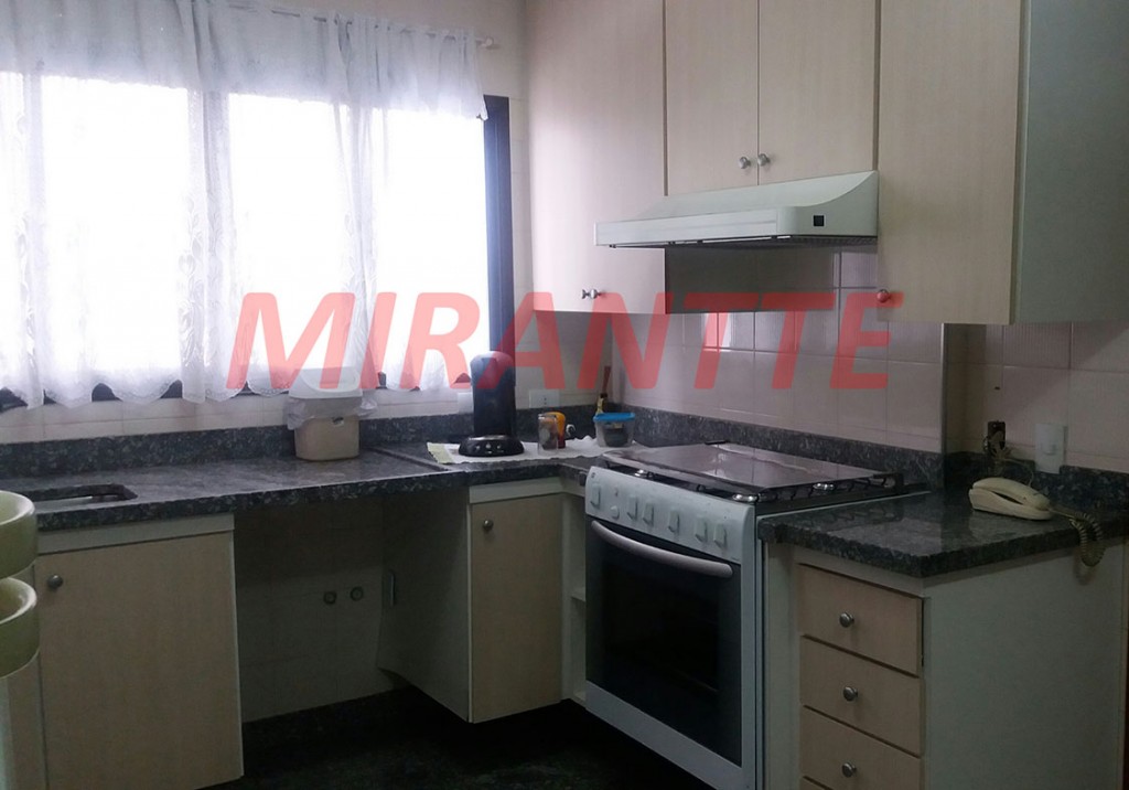 Apartamento de 245m² com 4 quartos em Água Fria