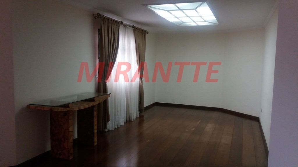 Apartamento de 245m² com 4 quartos em Água Fria