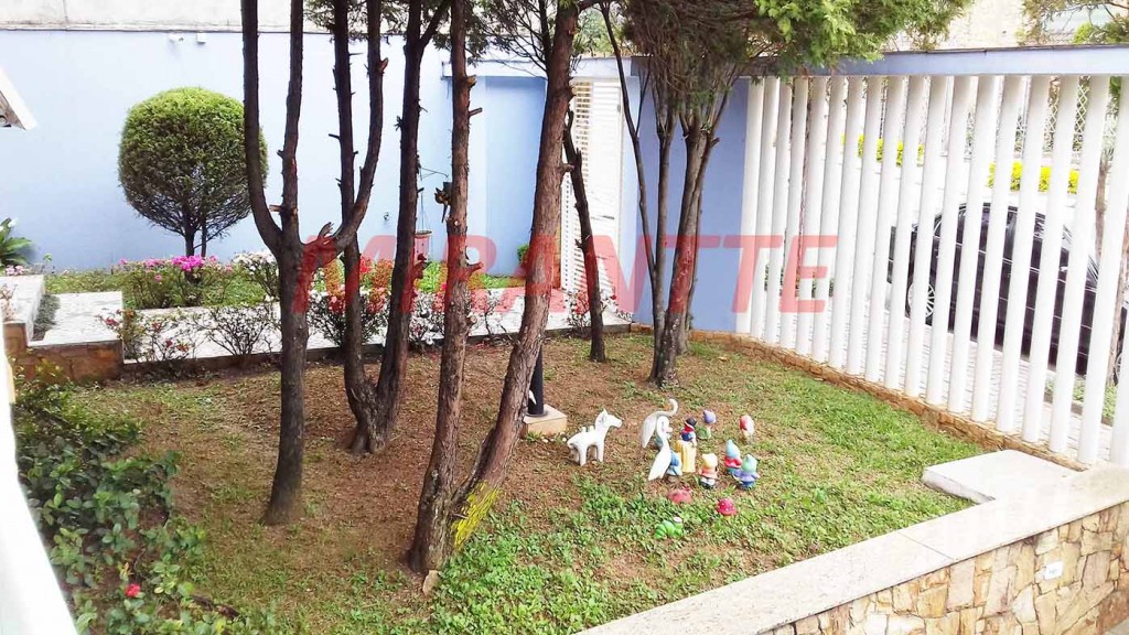 Sobrado de 400m² com 4 quartos em Jardim Guapíra