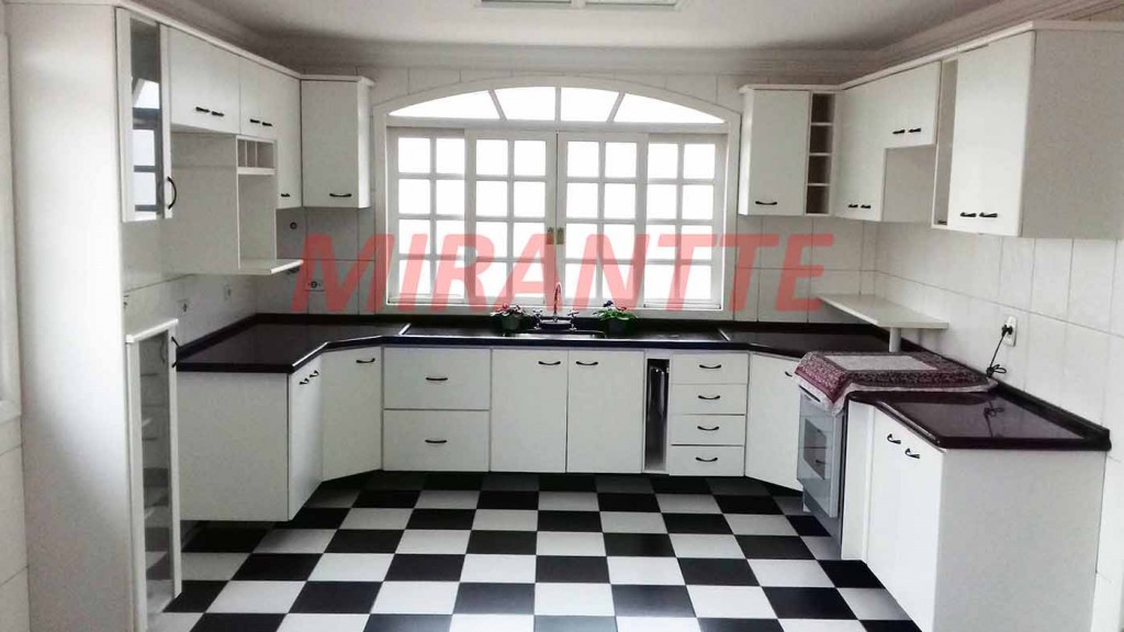 Sobrado de 400m² com 4 quartos em Jardim Guapíra