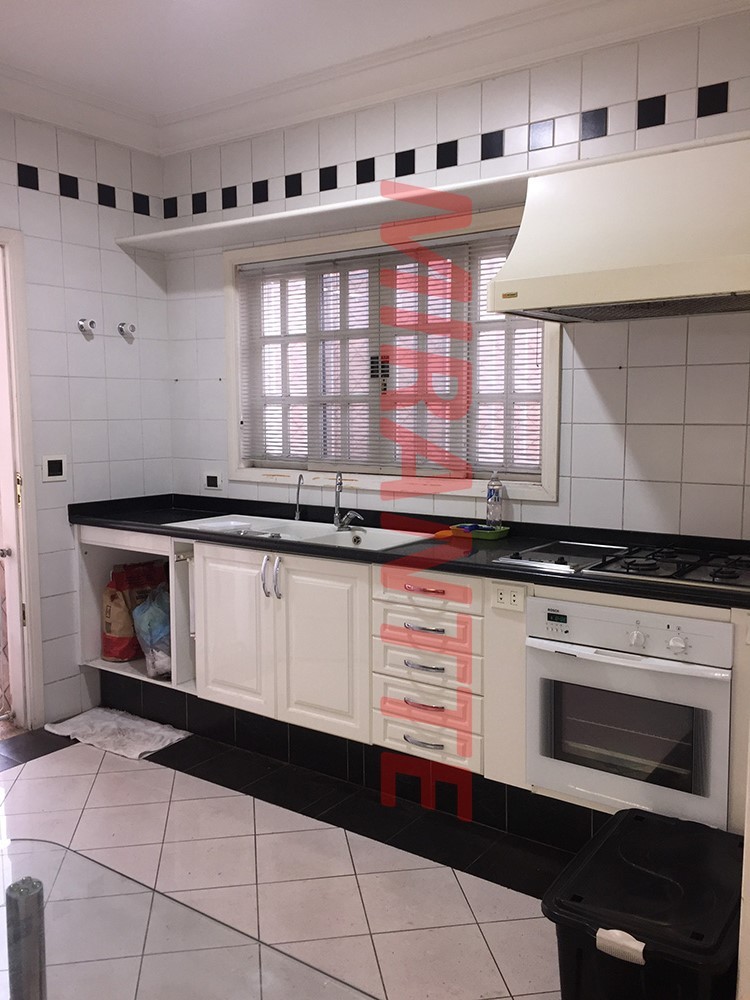 Sobrado de 180m² com 2 quartos em Santa Teresinha