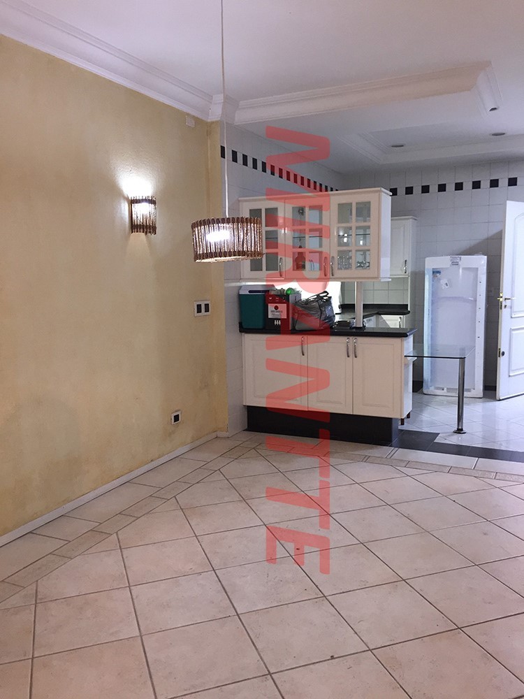 Sobrado de 180m² com 2 quartos em Santa Teresinha