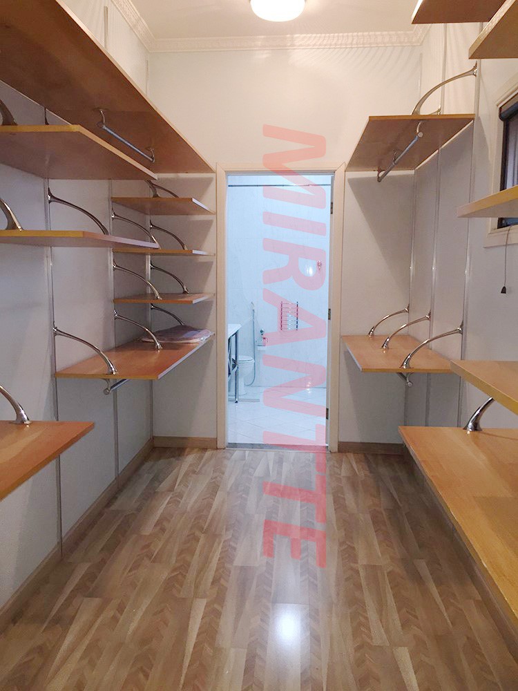 Sobrado de 180m² com 2 quartos em Santa Teresinha