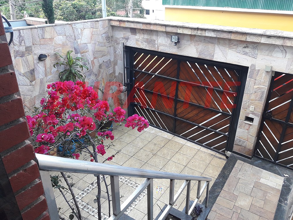 Sobrado de 130m² com 3 quartos em Santa Teresinha