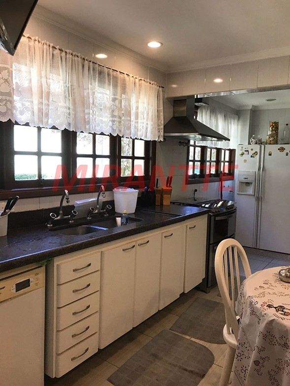 Sobrado de 900m² com 5 quartos em Serra da Cantareira