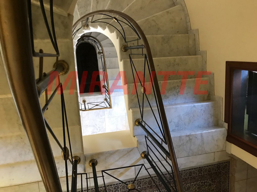 Sobrado de 900m² com 5 quartos em Serra da Cantareira