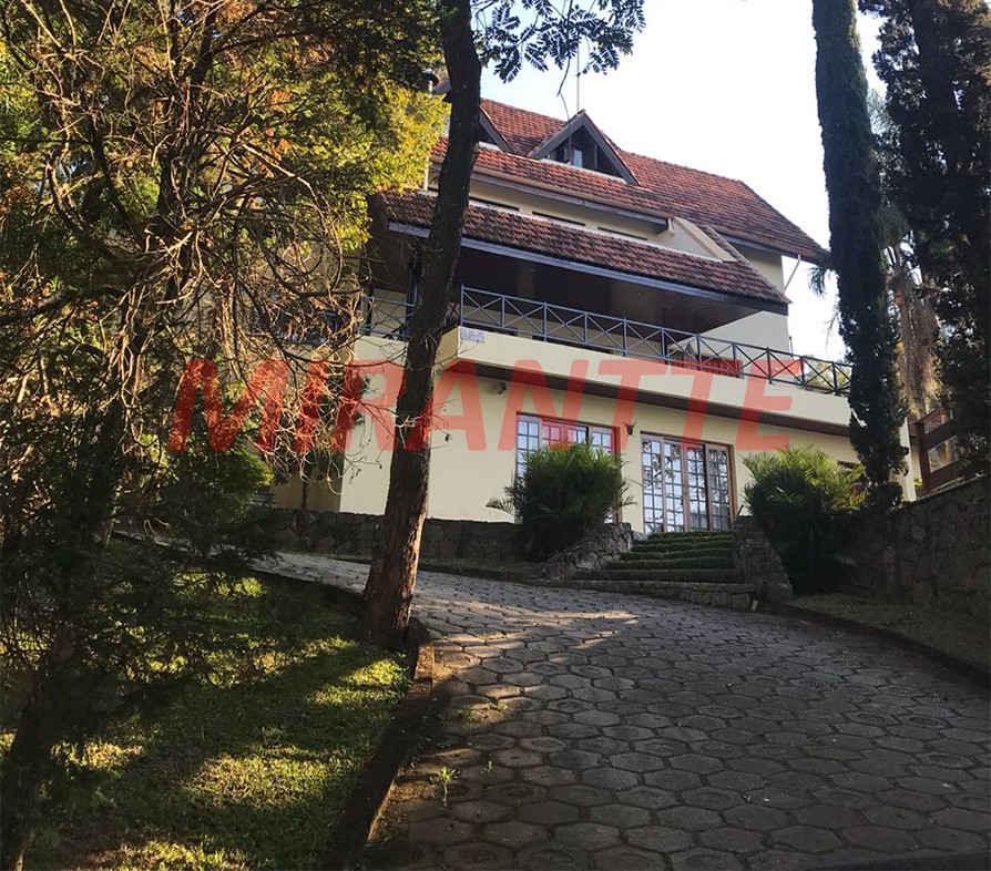Sobrado de 900m² com 5 quartos em Serra da Cantareira