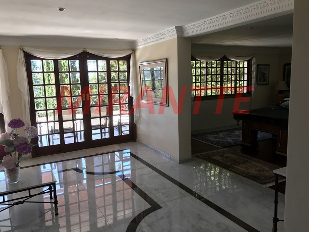 Sobrado de 900m² com 5 quartos em Serra da Cantareira
