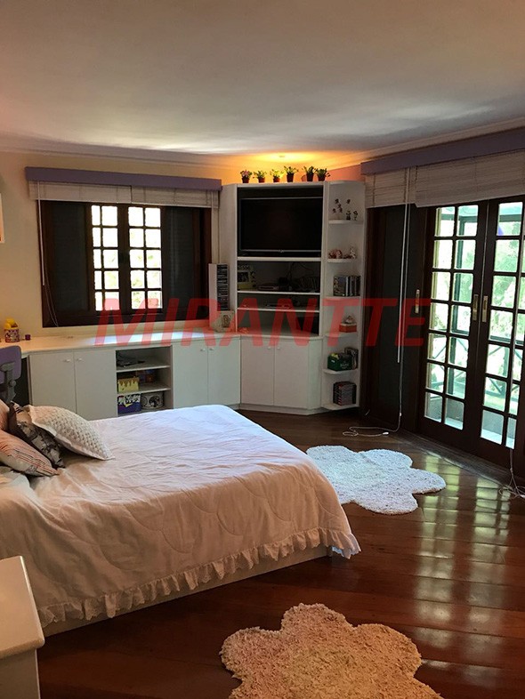 Sobrado de 900m² com 5 quartos em Serra da Cantareira