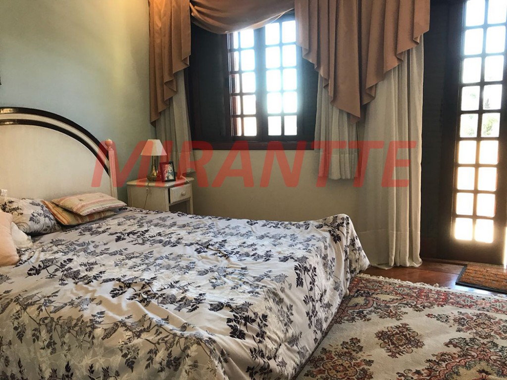 Sobrado de 900m² com 5 quartos em Serra da Cantareira