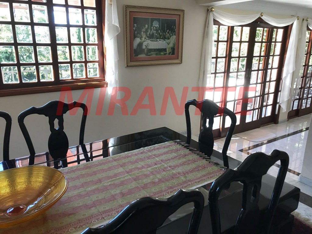 Sobrado de 900m² com 5 quartos em Serra da Cantareira