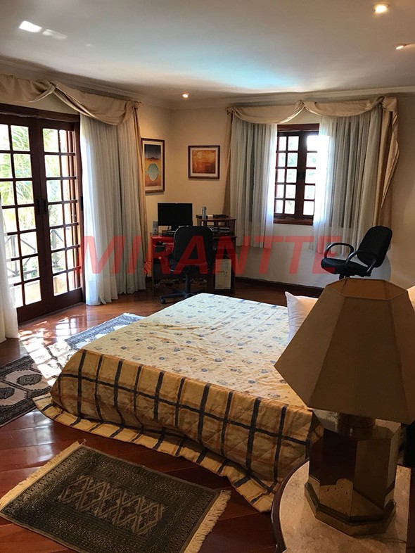Sobrado de 900m² com 5 quartos em Serra da Cantareira
