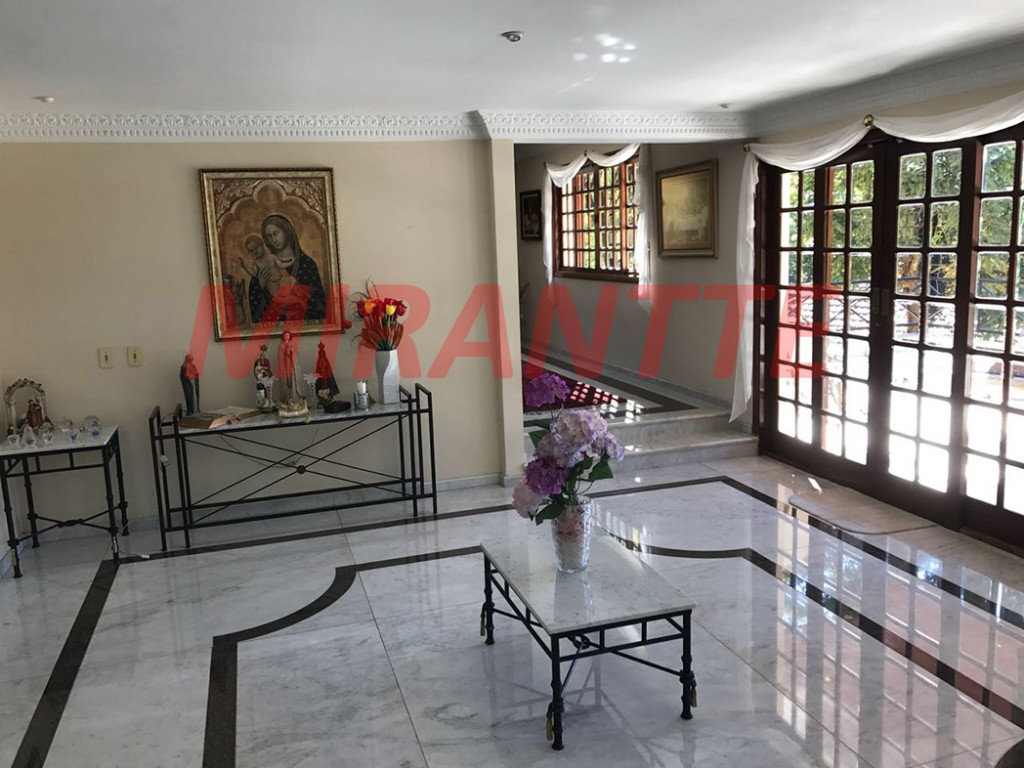 Sobrado de 900m² com 5 quartos em Serra da Cantareira