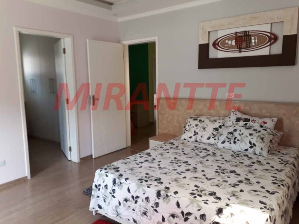 Sobrado de 280m² com 4 quartos em Nova Jandira