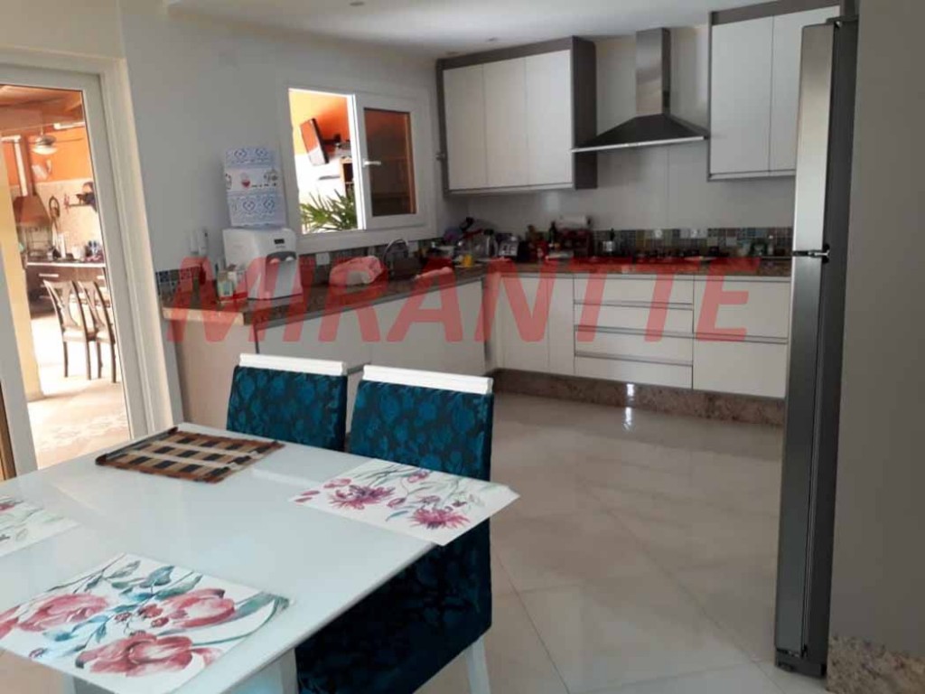 Sobrado de 280m² com 4 quartos em Nova Jandira