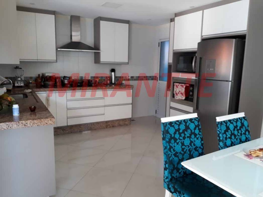 Sobrado de 280m² com 4 quartos em Nova Jandira