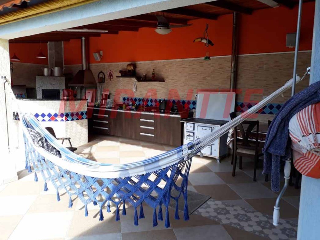 Sobrado de 280m² com 4 quartos em Nova Jandira