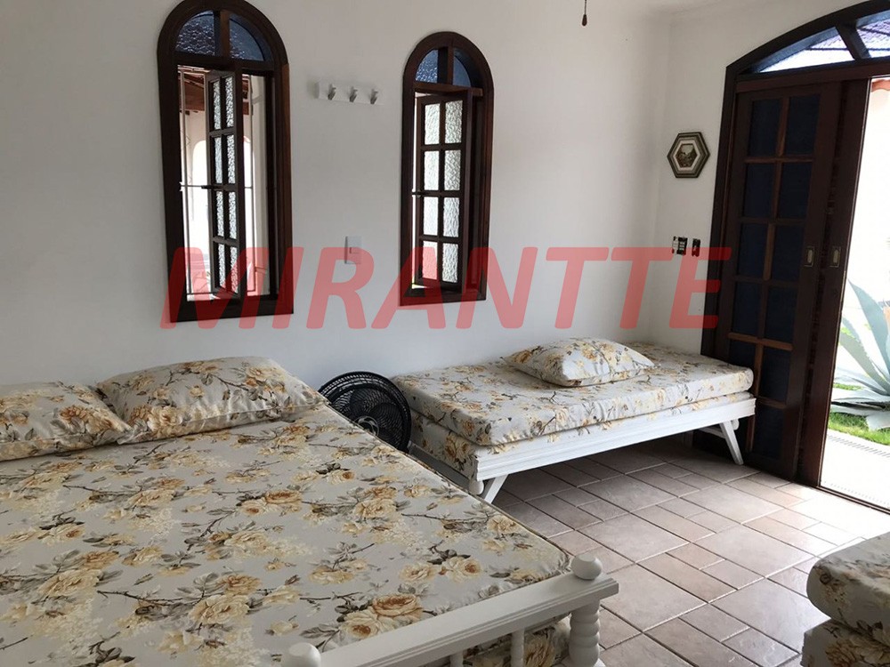 Casa terrea de 181m² com 3 quartos em Mosteiro – Centro